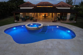 Villa Solara - Luxury 3 Bedroom Villa with Pool, Golf & Lake View